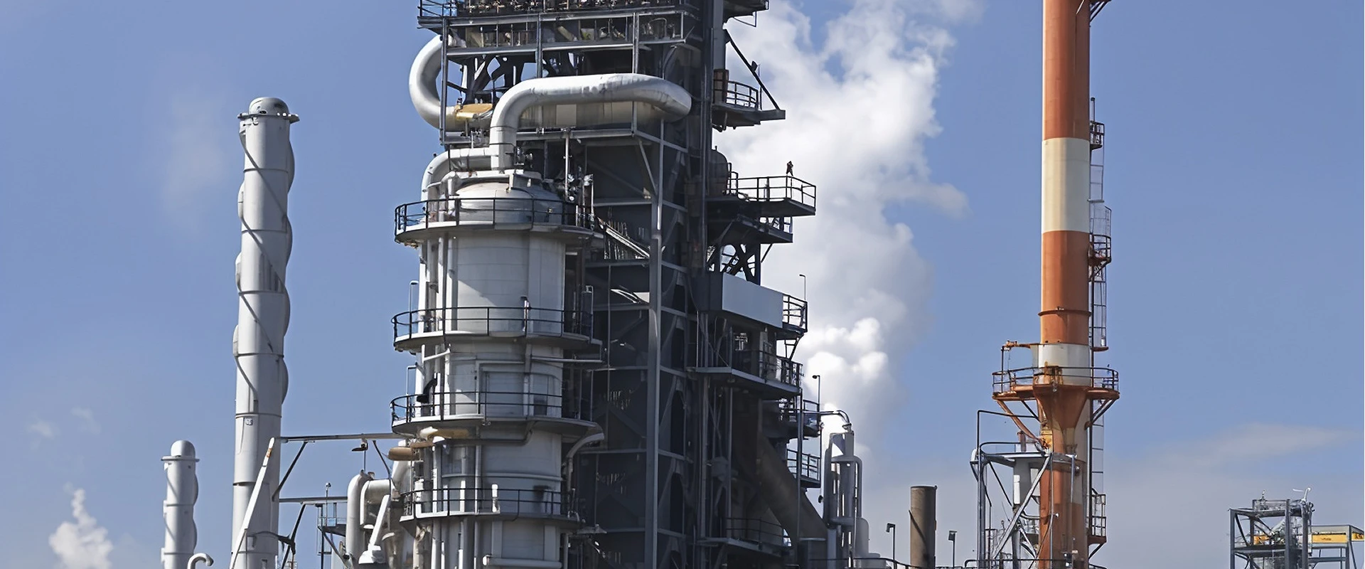 Od lat wykonujemy pomiary emisji zanieczyszczeń, często spotykamy się z instalacjami które w niewłaściwy sposób przygotowane są do pomiarów dlatego postanowiliśmy naszą wiedzę i doświadczenie przenieść na projektowanie oraz wykonawstwo króćców pomiarowych oraz stanowisk pomiarowych, dając Państwu pewność że pracę wykonane będą profesjonalnie oraz w zgodzie z wymaganiami prawnymi. Poprawne zaprojektowane stanowisko pomiarowe jest kluczowe dla miarodajności wyników pomiarów emisji zanieczyszczeń w gazach odlotowych.